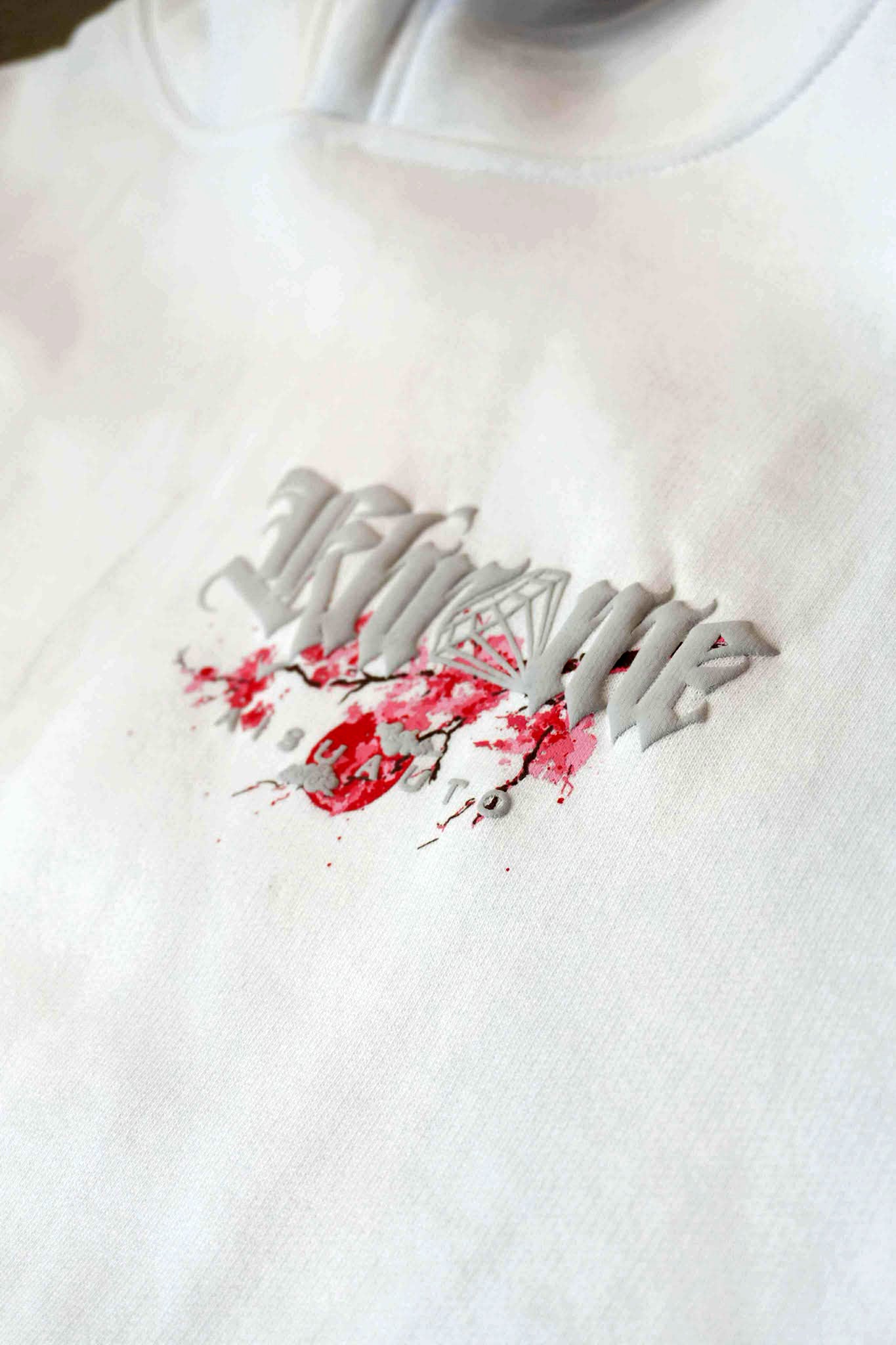KUROMU SAKURA HOODY WHITE